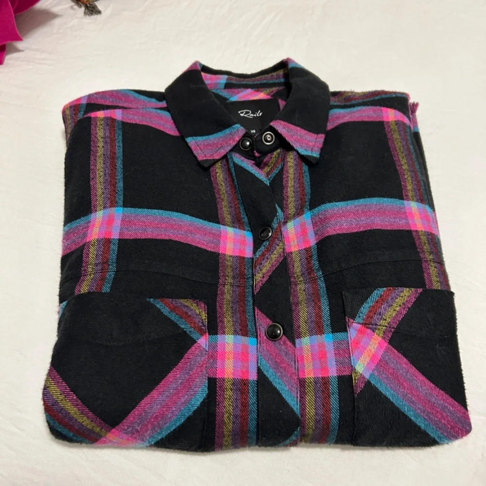 LIKE NEW! Women's Rails Black/Hot Pink Plaid Flannel Button Down - XS - Picture 3 of 12
